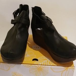Bnib yellow box womens shoes